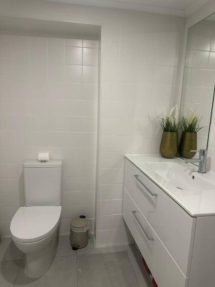 Stylish Renovated Apartment In Chiado Lisboa Kültér fotó