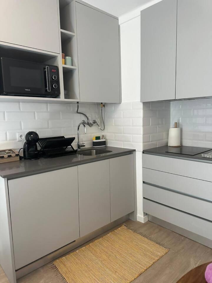 Stylish Renovated Apartment In Chiado Lisboa Kültér fotó