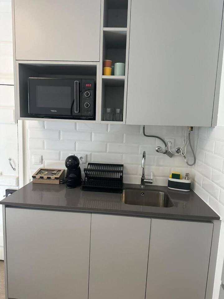 Stylish Renovated Apartment In Chiado Lisboa Kültér fotó