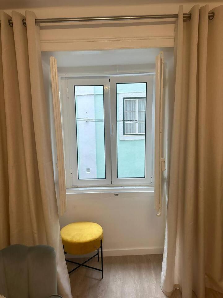 Stylish Renovated Apartment In Chiado Lisboa Kültér fotó
