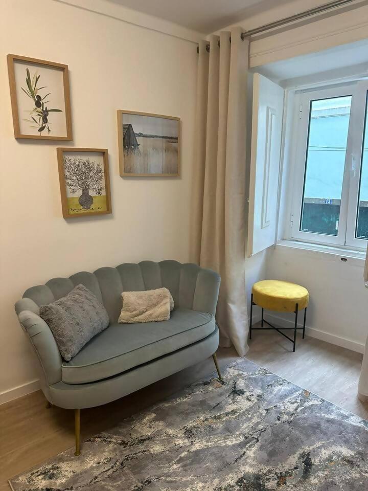 Stylish Renovated Apartment In Chiado Lisboa Kültér fotó